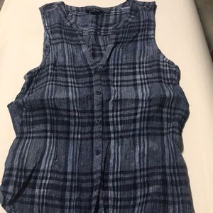 Lucky sleeveless blouse button up